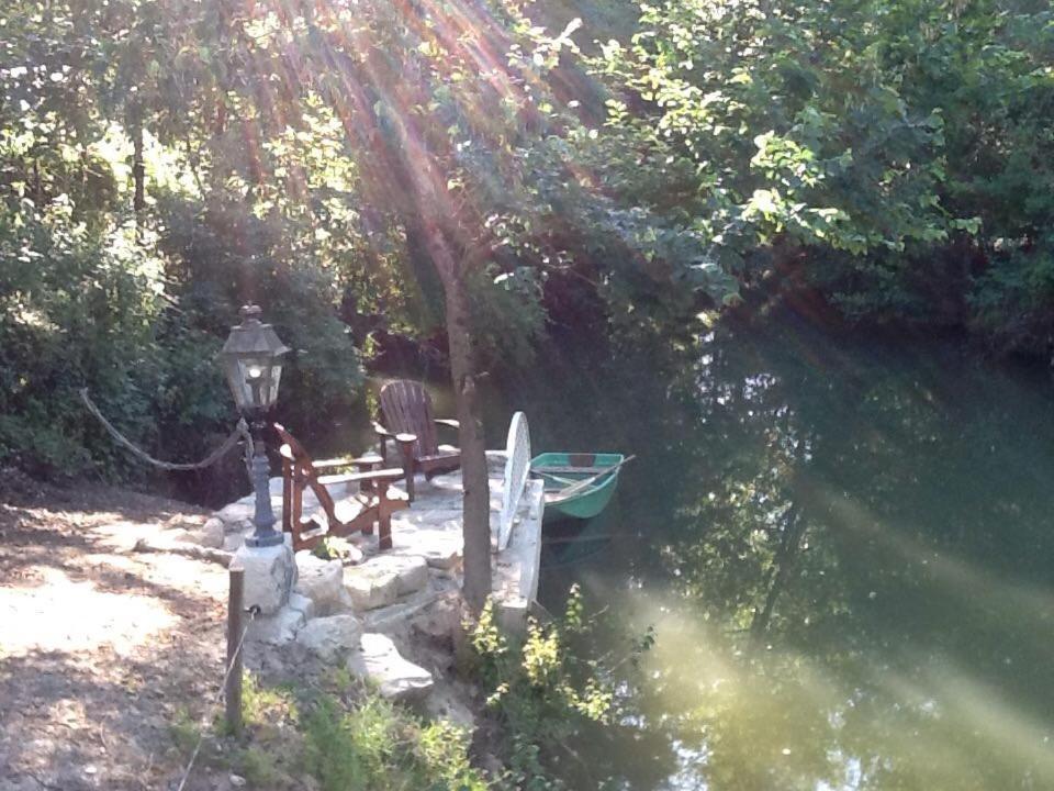 En Bord De Riviere Bed & Breakfast Casseneuil ภายนอก รูปภาพ